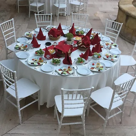 מלון Historical House 5*